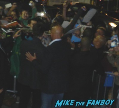 Jim Carrey signing autographs jimmy kimmel live 2014  4