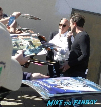 Michael KEaton signing autographs but skipping fans birdman q and a  3