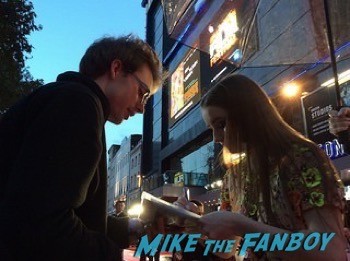 Kaitlyn Dever fan photo signing autographs men women children london premiere   6