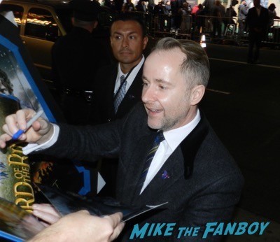 billy boyd signing autographs The Hobbit: The Battle of the Five Armies los angeles premiere signing autographs peter jackson 27