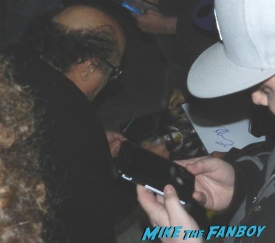 Danny DeVito Signing autographs jimmy kimmel live 2015 4