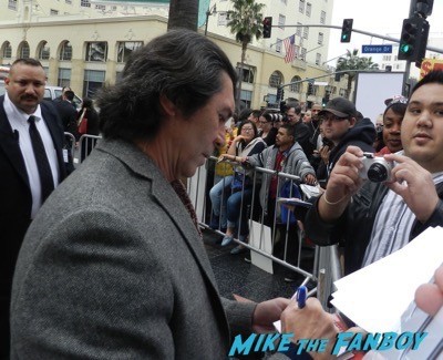lou diamond phillips signing autographs Paddington Los Angeles Premiere Nicole Kidman disses fans 4