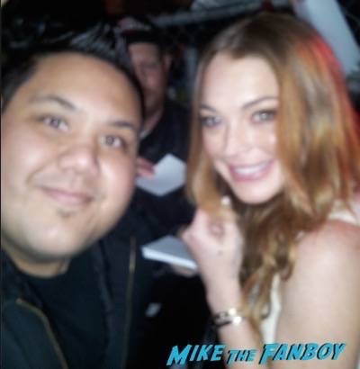 Lindsay Lohan jimmy kimmel live 2015 signing autographs 1