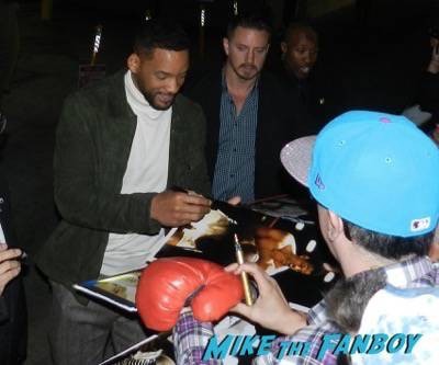 Will Smith signing autographs jimmy kimmel live 2015 ID4 2