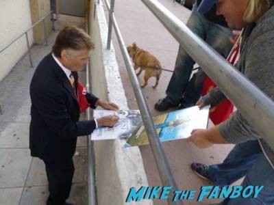 fred willard signing autographs for fans 1