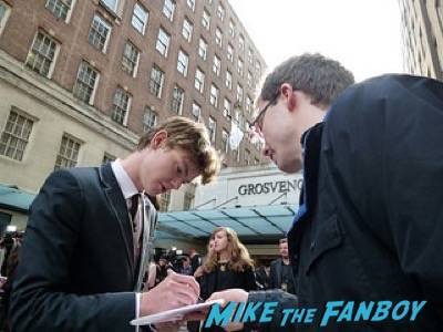 Thomas Sangster Empire Awards Red Carpet Signing autographs henry Cavill simon pegg 81