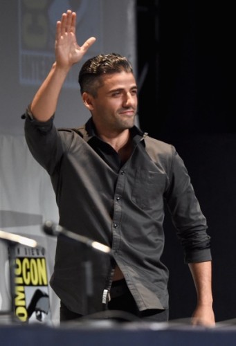 SAN DIEGO, CA - JULY 10: Actor Oscar Isaac at the Hall H Panel for `Star Wars: The Force Awakens` during Comic-Con International 2015 at the San Diego Convention Center on July 10, 2015 in San Diego, California.  (Photo by Michael Buckner/Getty Images for Disney) *** Local Caption *** Oscar Isaac