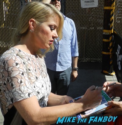 Christina Applegate signing autographs for fans jimmy kimmel live 2015 2