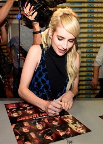 FOX FANFARE AT SAN DIEGO COMIC-CON © 2015: L-R: SCREAM QUEENS cast members Lea Michele, Billie Lourd, Keke Palmer, Jamie Lee Curtis, Skyler Samuels, Abigail Breslin and Emma Roberts during the SCREAM QUEENS booth signing on Sunday, July 12 at the FOX FANFARE AT SAN DIEGO COMIC-CON © 2015. CR: Alan Hess/FOX © 2015 FOX BROADCASTING.