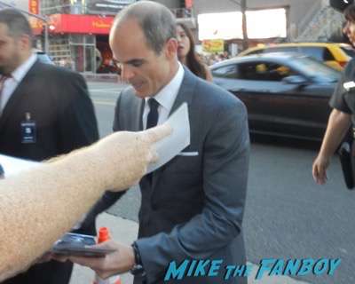 Michael Kelly Everest movie premiere Jake Gyllenhaal dissing fans josh brolin signing autographs 5