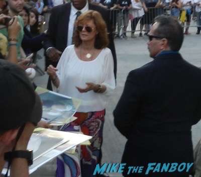 Susan Sarandon Signing autographs jimmy kimmel live 2015 1