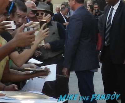 johnny depp signing autographs jimmy kimmel live 2015 25