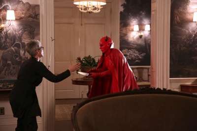 SCREAM QUEENS: L-R: Jamie Lee Curtis and the Red Devils in the "Mommie Dearest" episode of SCREAM QUEENS airing Tuesday, Nov. 10 (9:00-10:00 PM ET/PT) on FOX. ©2015 Fox Broadcasting Co. Cr: Patti Perret/FOX.