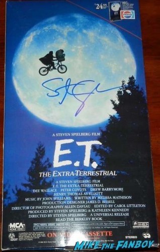 Steven Spielberg signed autograph e.t. oversize vhs display box stand standee Steven Spielberg signed autograph e.t. oversize vhs display box stand standee