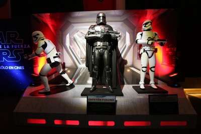 MEXICO CITY, MEXICO - DECEMBER 08: General atmosphere of the Fan Event and Q&A of Star Wars The Force Awakens at the Cinemex Antara In Mexico City, Mexico, December 08, 2015. The World Premiere will be the next December 18. (Photo by Victor Chavez/Getty Images for Walt Disney Studios)