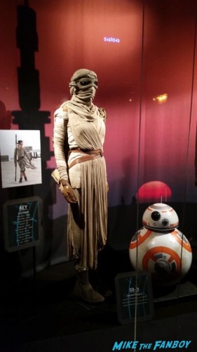 Star Wars The Force Awakens Prop and costume display 16