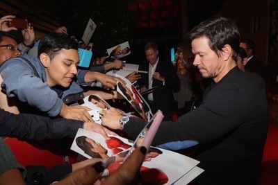 Daddy's Home Mexico Premiere signing autographs mark wahlberg will ferrell   11