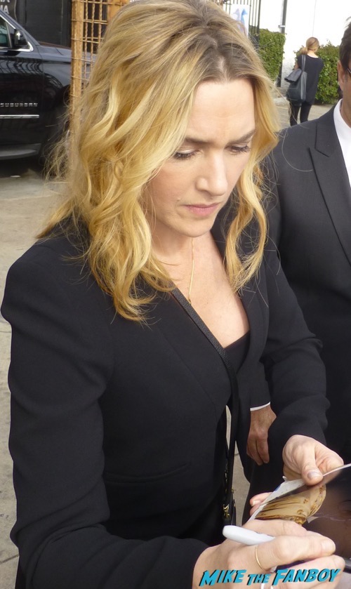 Kate Winslet signing autographs steve jobs q and a 2