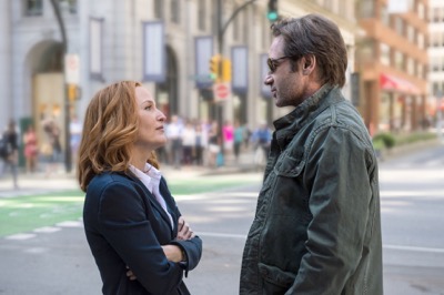 THE X-FILES:  L-R:  Gillian Anderson as Dana Scully and David Duchovny as Fox Mulder.  The next mind-bending chapter of THE X-FILES debuts with a special two-night event beginning Sunday, Jan. 24 (10:00-11:00 PM ET/7:00-8:00 PM PT), following the NFC CHAMPIONSHIP GAME, and continuing with its time period premiere on Monday, Jan. 25 (8:00-9:00 PM ET/PT). The thrilling, six-episode event series, helmed by creator/executive producer Chris Carter and starring David Duchovny and Gillian Anderson as FBI Agents FOX MULDER and DANA SCULLY, marks the momentous return of the Emmy Award- and Golden Globe-winning pop culture phenomenon, which remains one of the longest-running sci-fi series in network television history.  ©2015 Fox Broadcasting Co.  Cr:  Ed Araquel/FOX