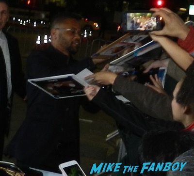 cuba gooding jr signing autographs The People v. O.J. Simpson: American Crime Story premiere 5