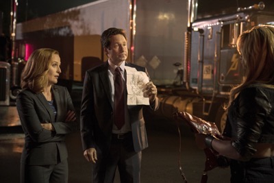 THE X-FILES:  L-R:  Gillian Anderson and David Duchovny in the "Mulder & Scully Meet the Were-monster" episode of THE X-FILES airing Monday, Feb. 1 (8:00-9:00 PM ET/PT) on FOX.  ©2016 Fox Broadcasting Co.  Cr:  Ed Araquel/FOX