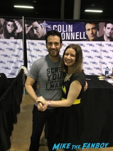 Colin Donnell signing autographs fan photo Heroes and Villians Fanfest 2016 10
