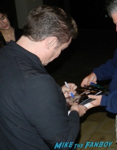 James MArsters signing autographs for fans 2016
