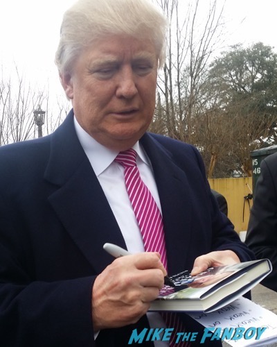 Donald Trump signing autographs 2016 presidential primary 1