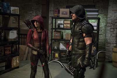 Arrow -- "The Candidate" -- Image AR402A_0527b-- Pictured (L-R): Willa Holland as Speedy and Stephen Amell as The Arrow -- Photo: Katie Yu /The CW -- ÃÂ© 2015 The CW Network, LLC. All Rights Reserved.
