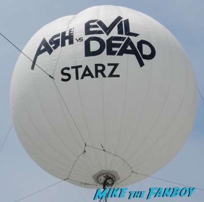 Ash Vs Evil Dead Signing Comic Con SDCC 2016 Bruce Campbell meeting fans 1