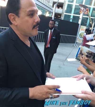 Emilio Rivera signing autographs meeting fans Hell or High Water Premiere ben foster signing autographs for fans meeting fans 11