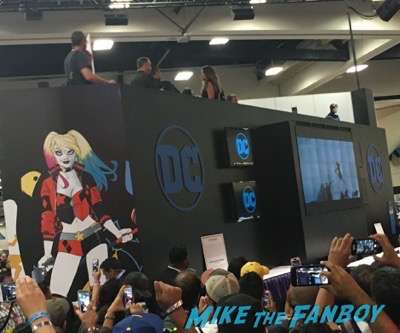 Wonder Woman cast signing DC Comic Con gal gadot meeting fans 2