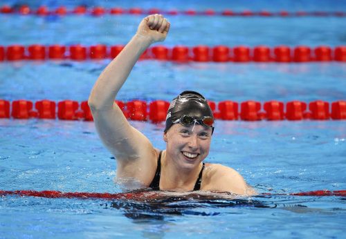 ct-lilly-king-wins-gold-medal-100-meter-breaststroke-20160808