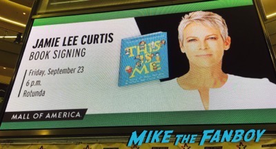 jamie-lee-curtis-book-signing-mall-of-america-meeting-fans-1