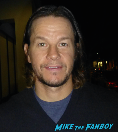 Mark Wahlberg Signing Autographs for fans 2016 hot sexy 2