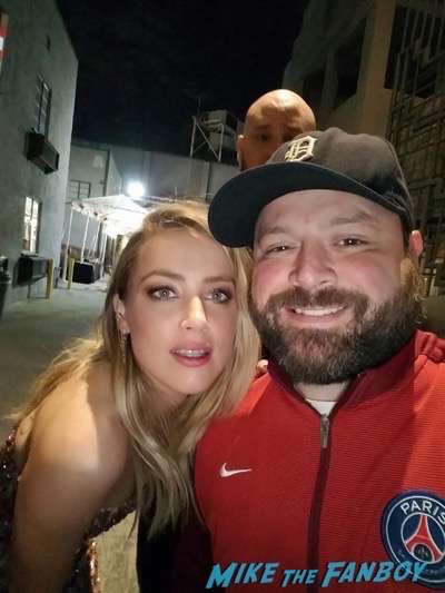 Amber Heard photo flop meeting fans 2017 3