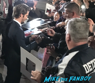 Palm springs film festival gala 2017 andrew garfield signing autographs 