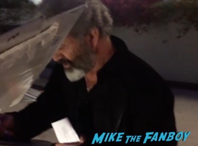 Mel Gibson signing autographs 2016 hacksaw ridge q and a 16