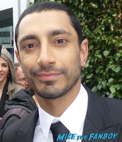 Riz Ahmed signing autographs meeting fans 2017 2