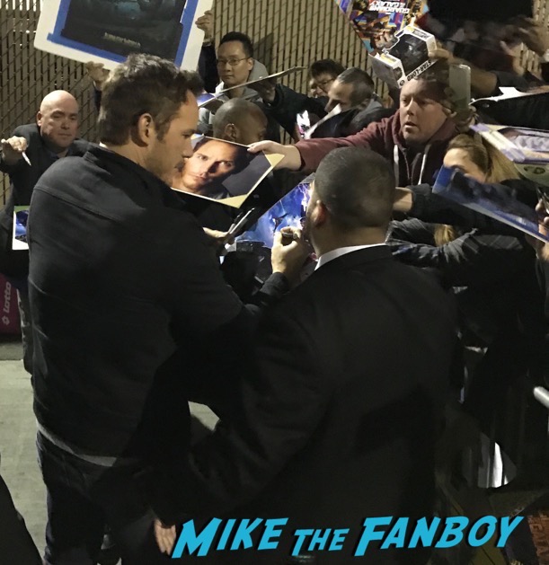 Chris Pratt signing autographs Jimmy Kimmel Live 2017 meeting fans 23