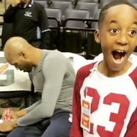 Vince Carter's autograph leaves young fan in awe