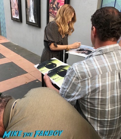 Jacinda Barrett Bloodline season 3 premiere kyle chandler signing autographs 18