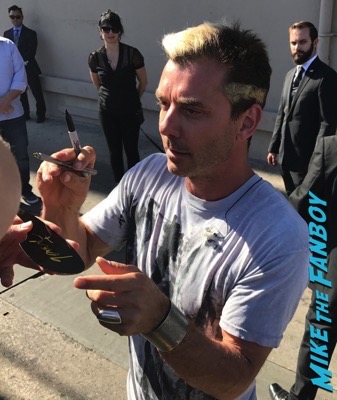 Gavin Rossdale signing autographs jimmy kimmel live for fans meeting fans 1