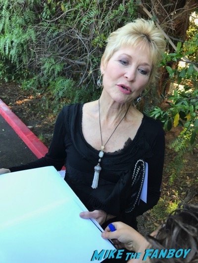 dee wallace stone signing autographs saturn awards 2017