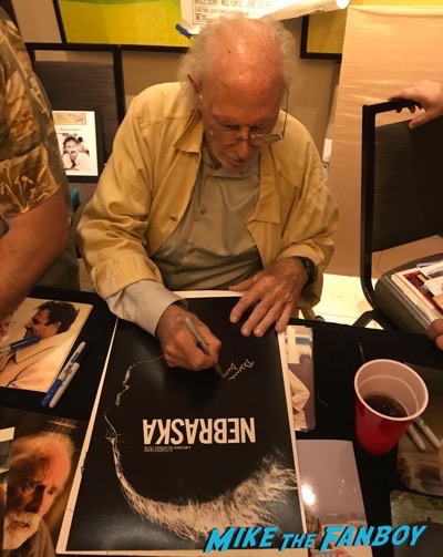 Bruce Dern signing autographs meeting fans hollywood show