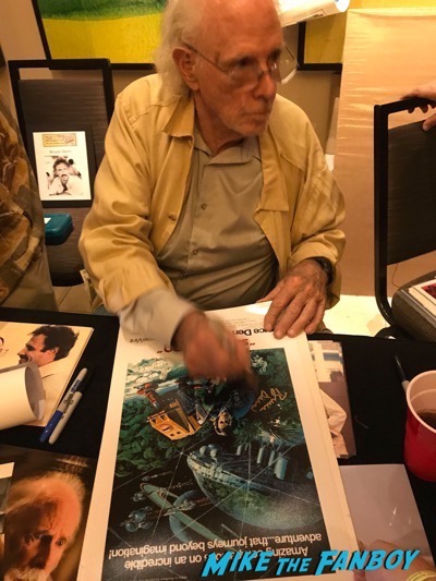 Bruce Dern signing autographs meeting fans hollywood show