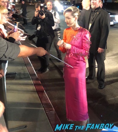 Saoirse Ronan signing autographs Palm Springs Film Festival 2017 signing autographs selfie 23