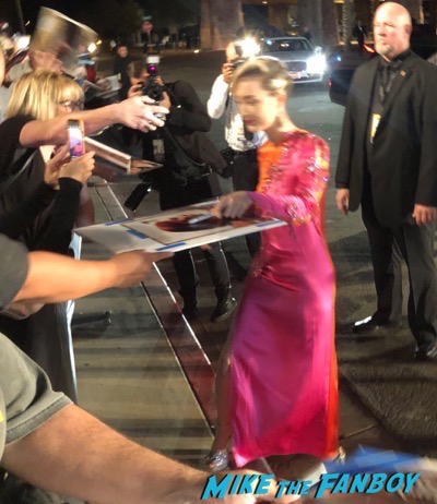 Saoirse Ronan signing autographs Palm Springs Film Festival 2017 signing autographs selfie 23