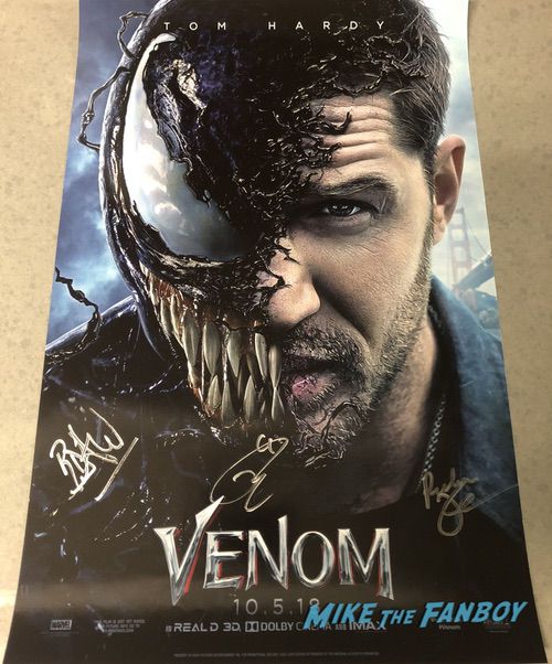 Venom Comic Con Autograph Signing Tom Hardy with fans 0002
