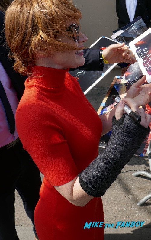 Jessica Chastain signing autographs jimmy kimmel live 